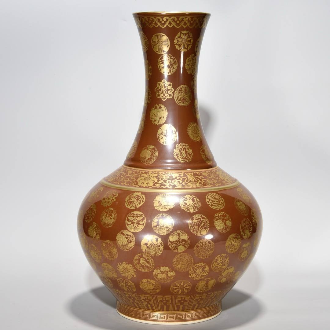 A Qianlong period (1736-1745) purple-gold glazed vase (1 of 9)