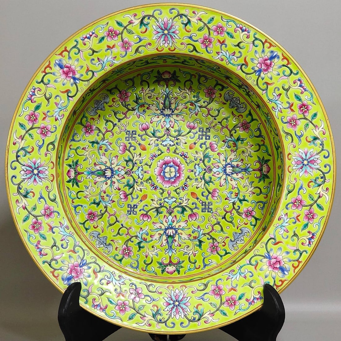 A Qing Dynasty Jiaqing period green-ground famille rose lotus-shaped basin with a folded rim: A Qing Dynasty Jiaqing period green-ground famille rose lotus-shaped basin with a folded rim, 8 cm high and 29 cm in diameter.