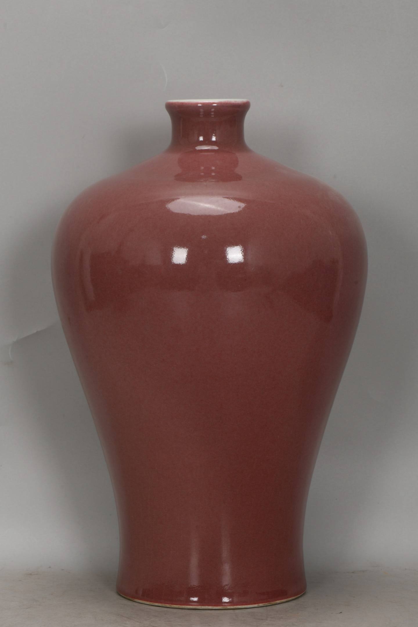 A Kangxi period (1620-1620) plum vase (1 of 8)