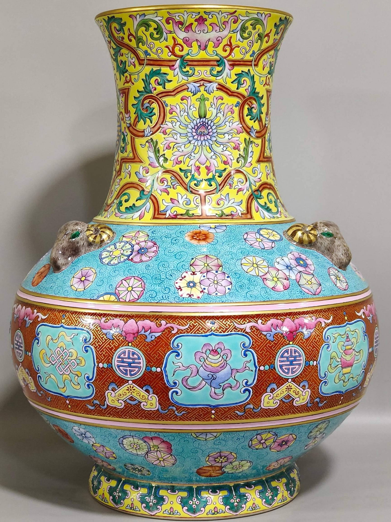 A Qing Dynasty Qianlong period vase (1 of 8)