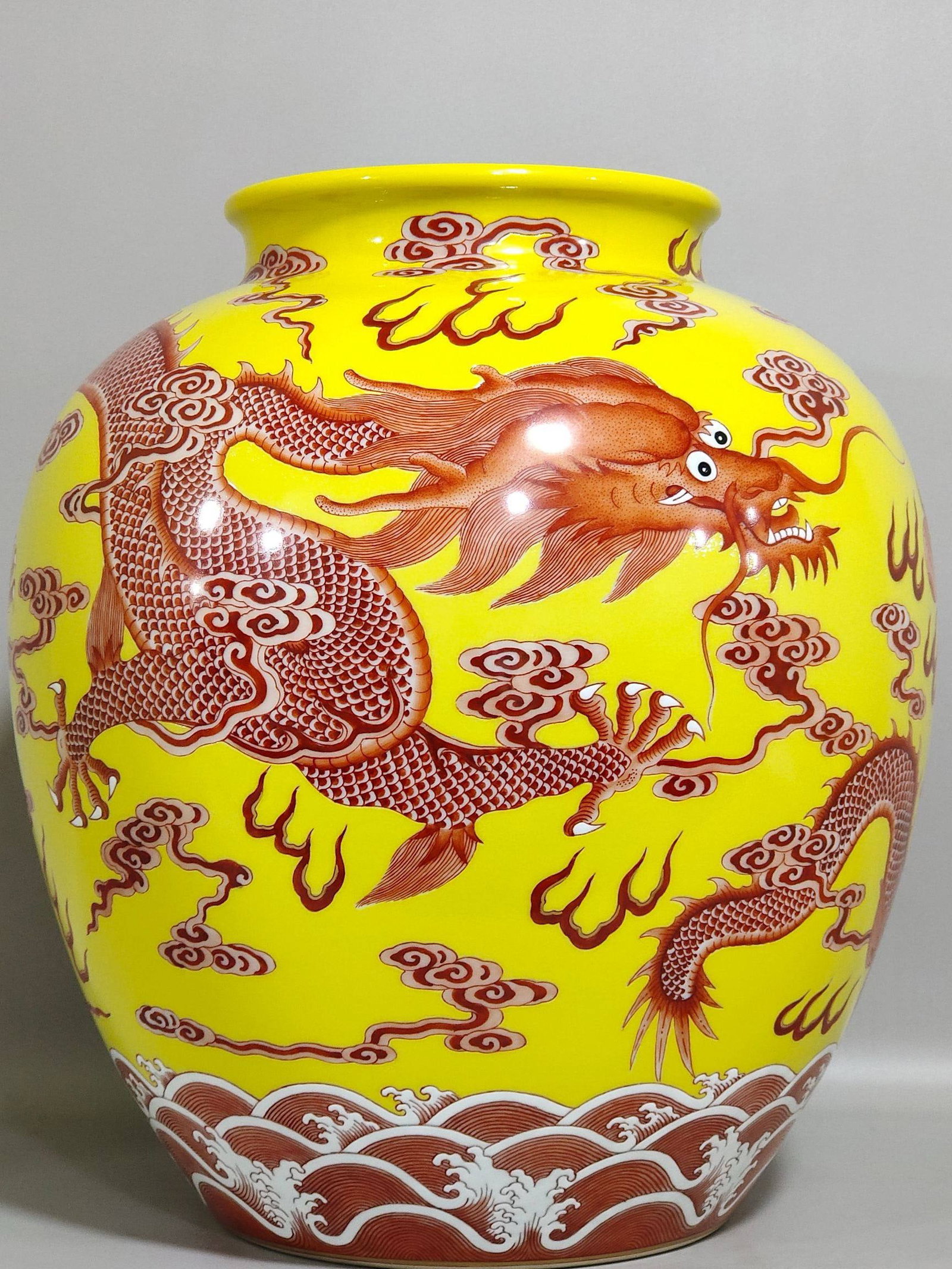 A Qing Dynasty Yongzheng period lemon-yellow glazed jar (1 of 8)