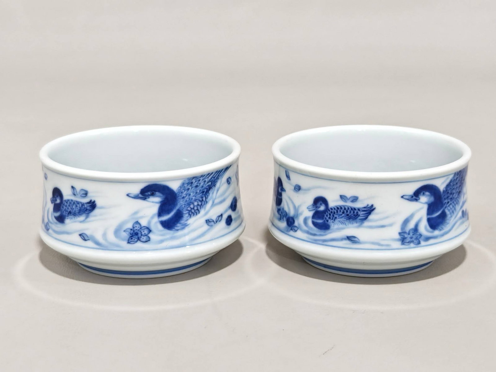 A blue and white porcelain Pu'er tea cup (1 of 9)