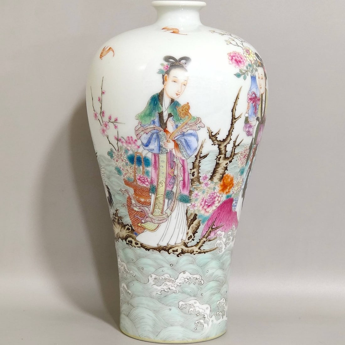 A Qing Dynasty Yongzheng period plum vase (1 of 8)
