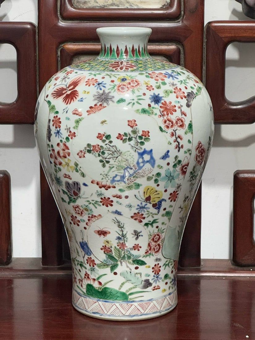 A Kangxi period (1620-1625) polychrome plum vase (1 of 9)