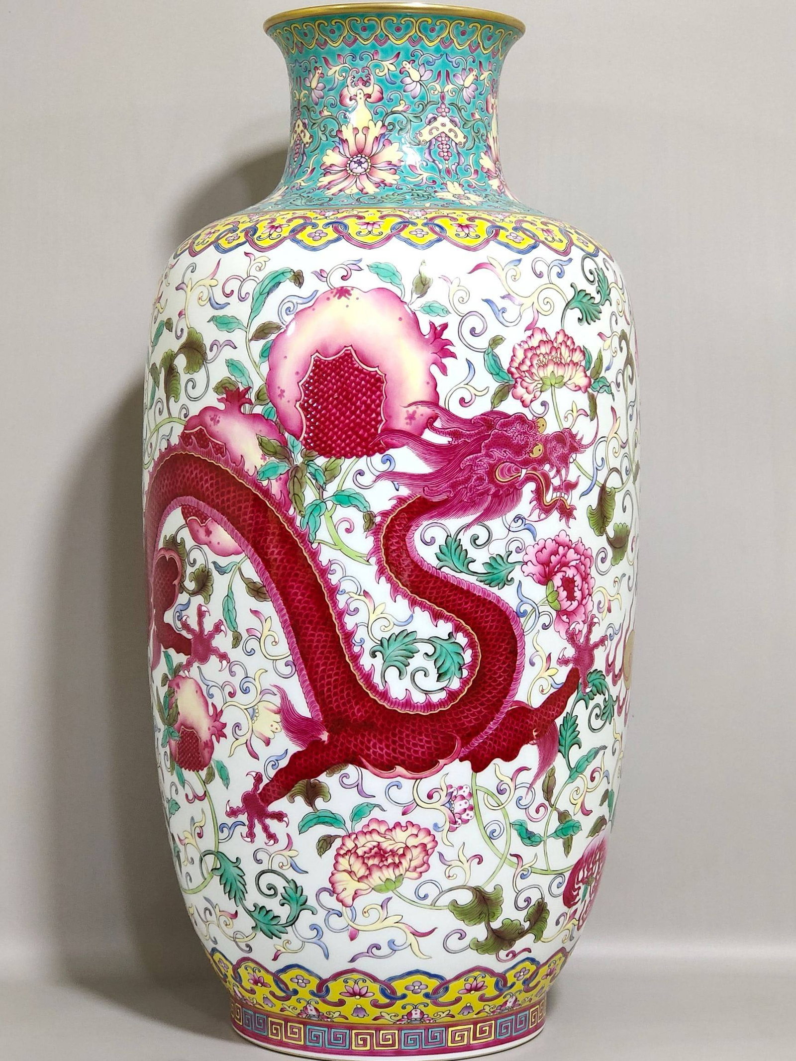A Qing Dynasty Qianlong period green-rimmed vase (1 of 8)