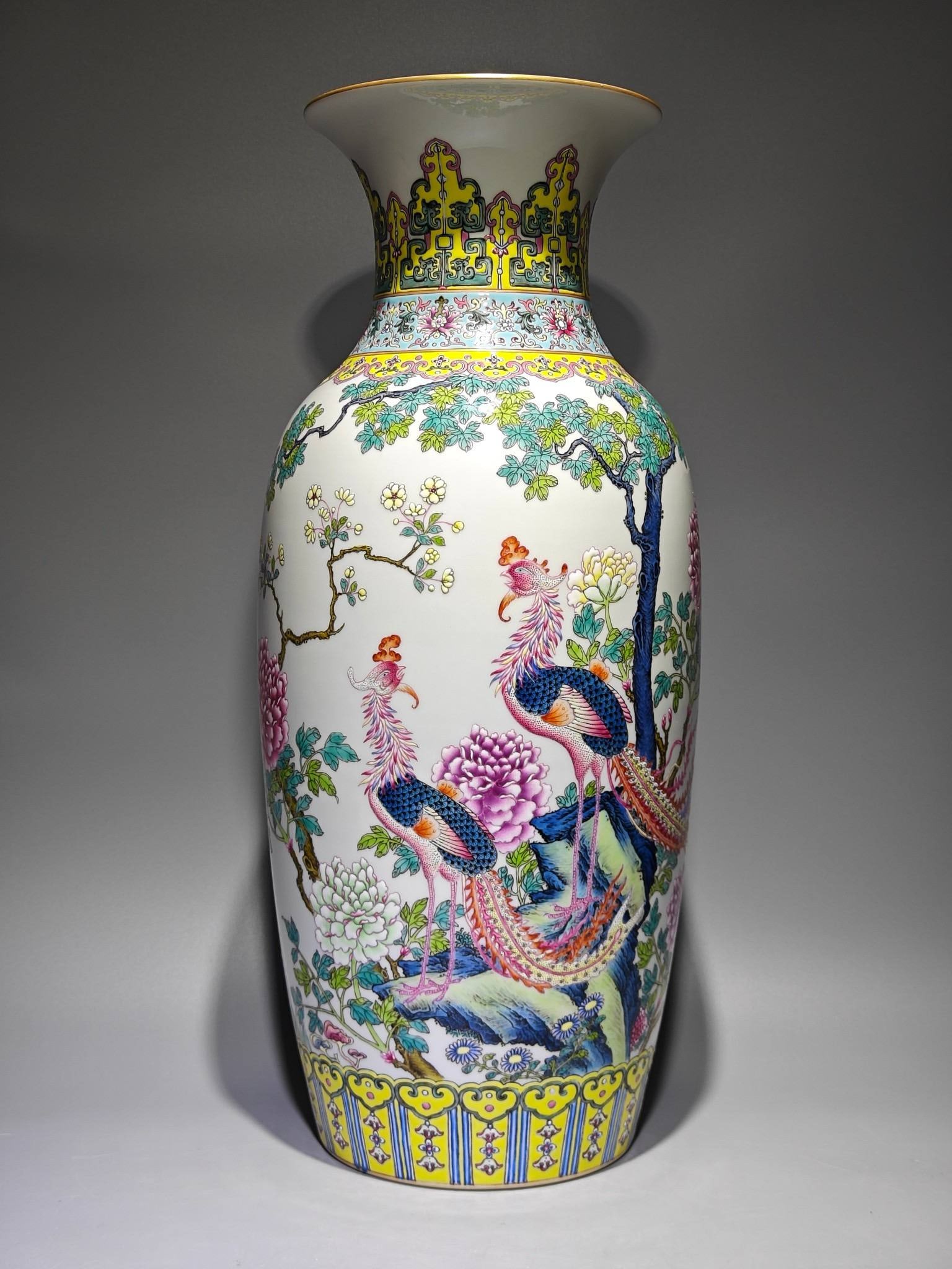 A famille rose vase with phoenix and peony design: A famille rose vase with phoenix and peony design, made during the Qianlong reign of the Qing Dynasty. Height: 46.8cm, belly diameter: 21cm.