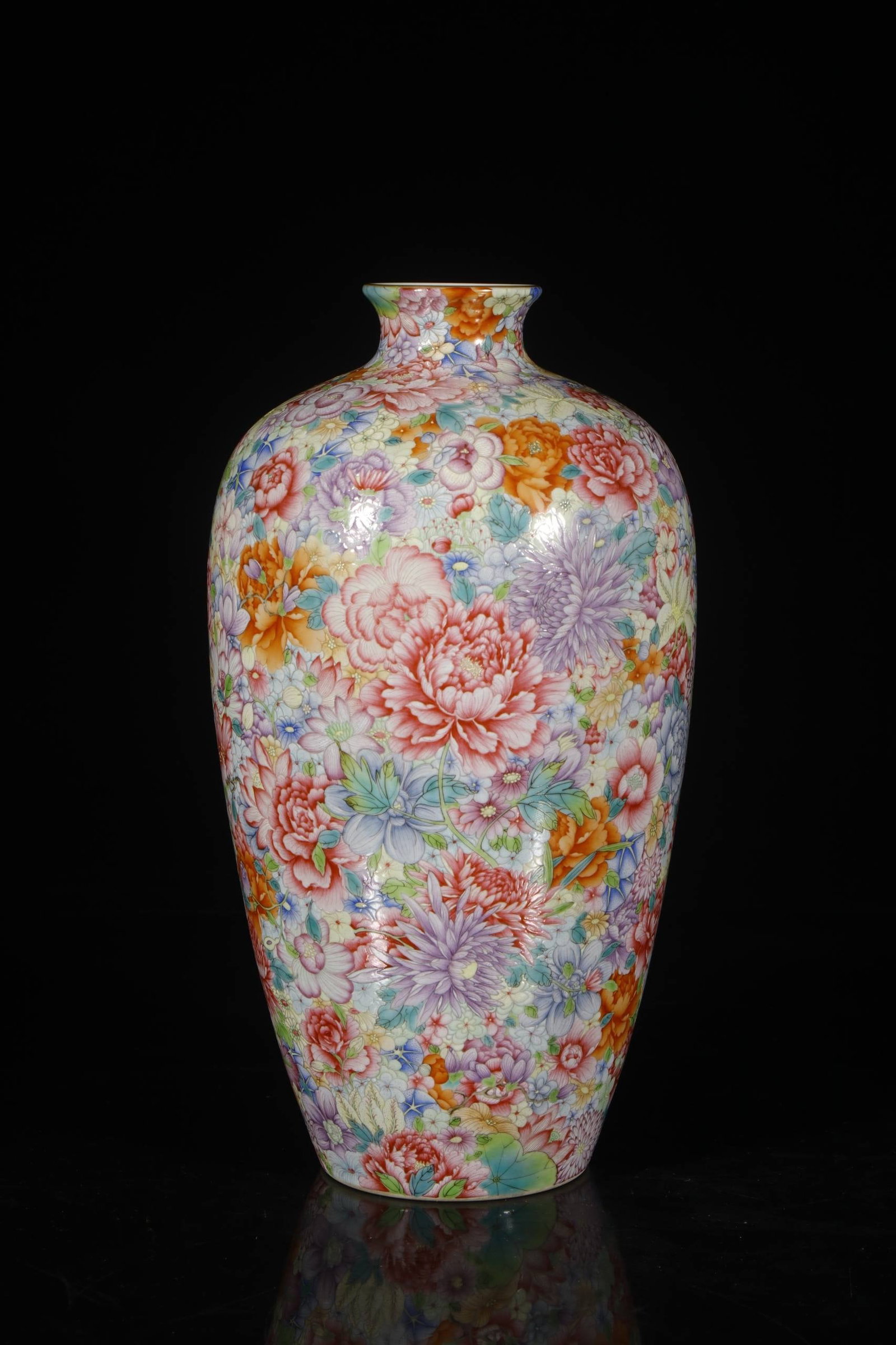 Qing Dynasty, Yongzheng Period: Enamel-painted small-mouthed plum vase (1 of 9)