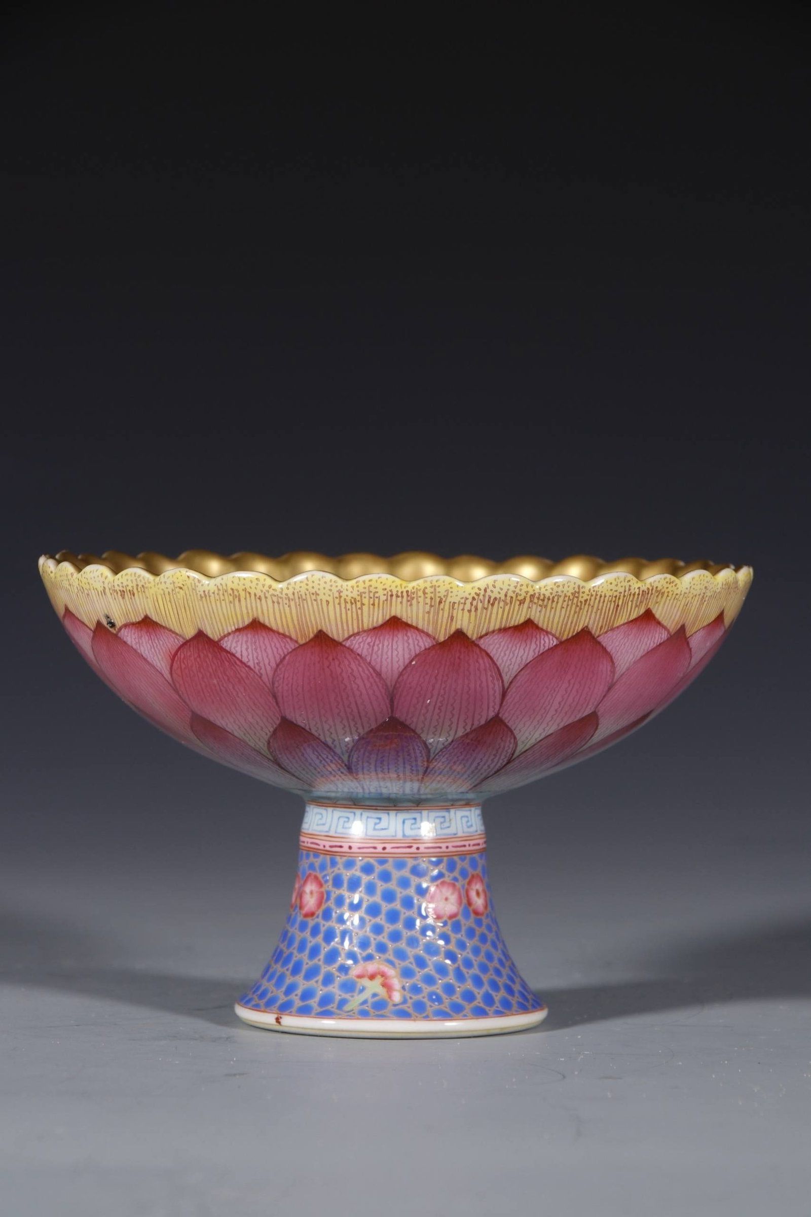 Qing Dynasty, Qianlong Period Lotus-shaped Gold-plated High-Footed Fruit Plate: Qing Dynasty, Qianlong Period Lotus-shaped Gold-plated High-Footed Fruit Plate, 10 cm high, 15.5 cm at the rim, 6.8 cm at the base.