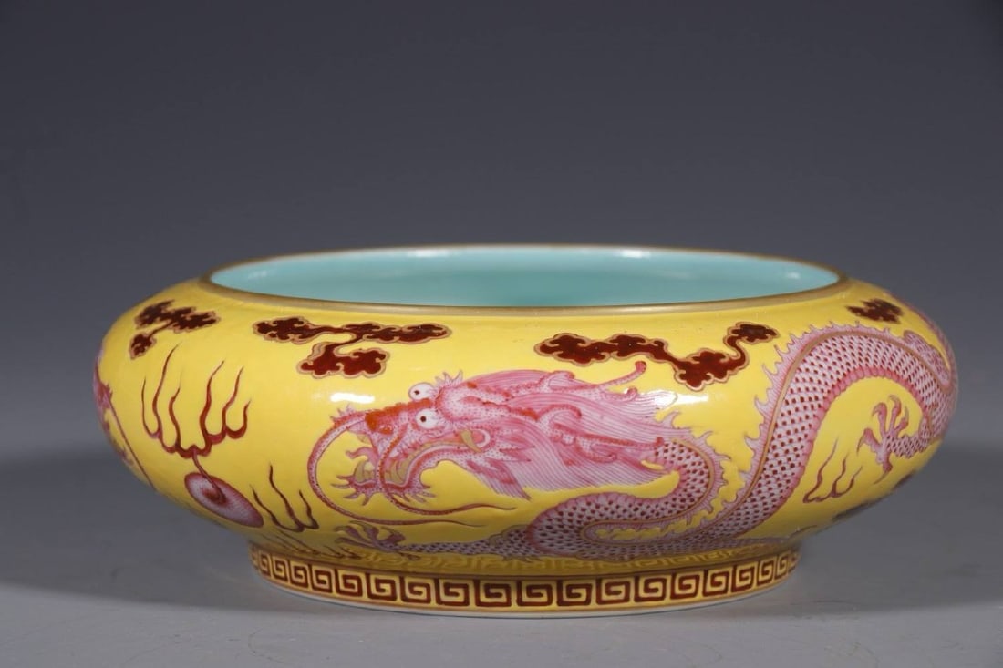 Qing Dynasty, Qianlong Period Yellow dragon-shaped stone figurine: Qing Dynasty, Qianlong Period Yellow dragon-shaped stone figurine with shallow water and clouds, 6.5 cm high, 12.5 cm in diameter at the mouth, and 10.5 cm in diameter at the base.