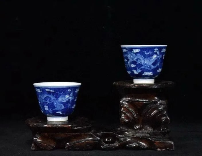 A pair of Qing Dynasty blue and white porcelain cups: A pair of Qing Dynasty blue and white porcelain cups with dragon design [5.5 x 6.5 cm]