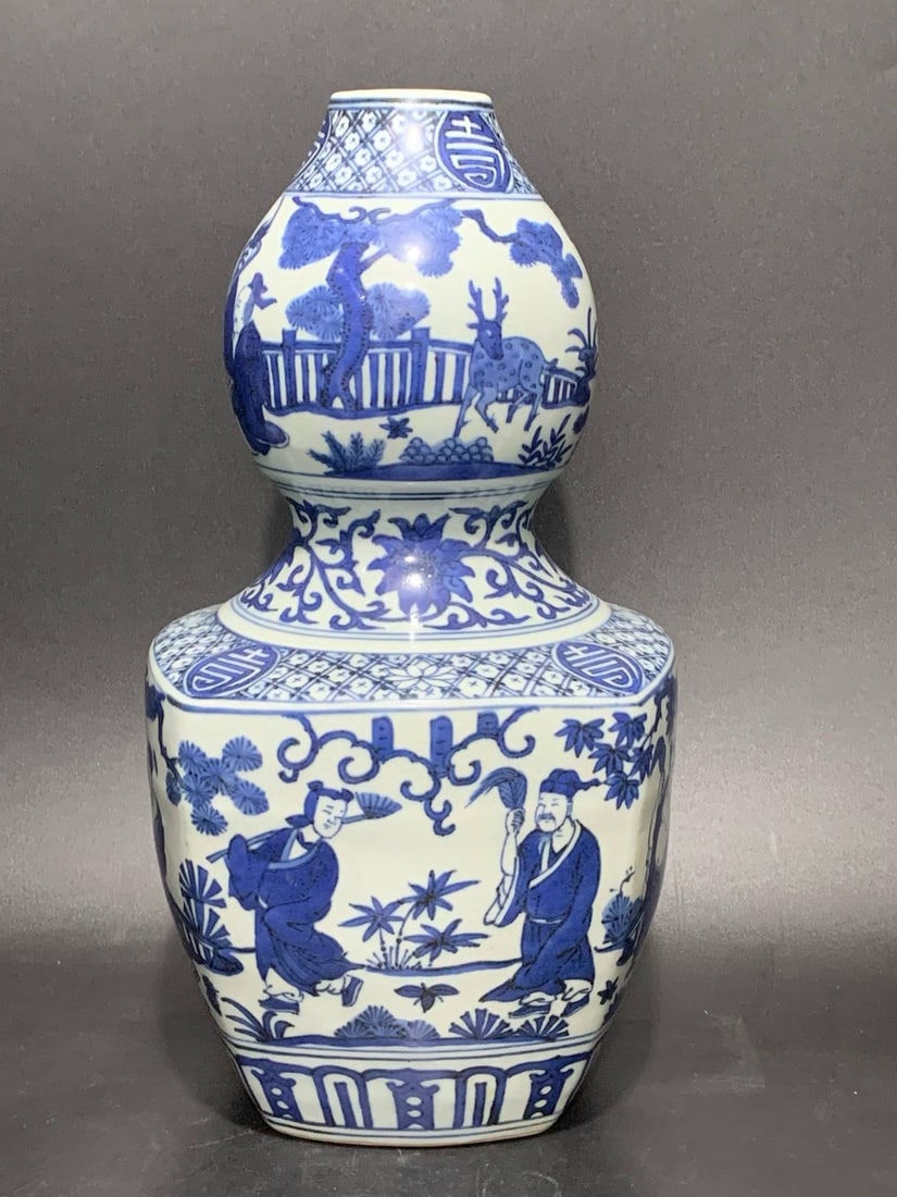 Ming Jiajing blue and white gourd-shaped vase (1 of 9)
