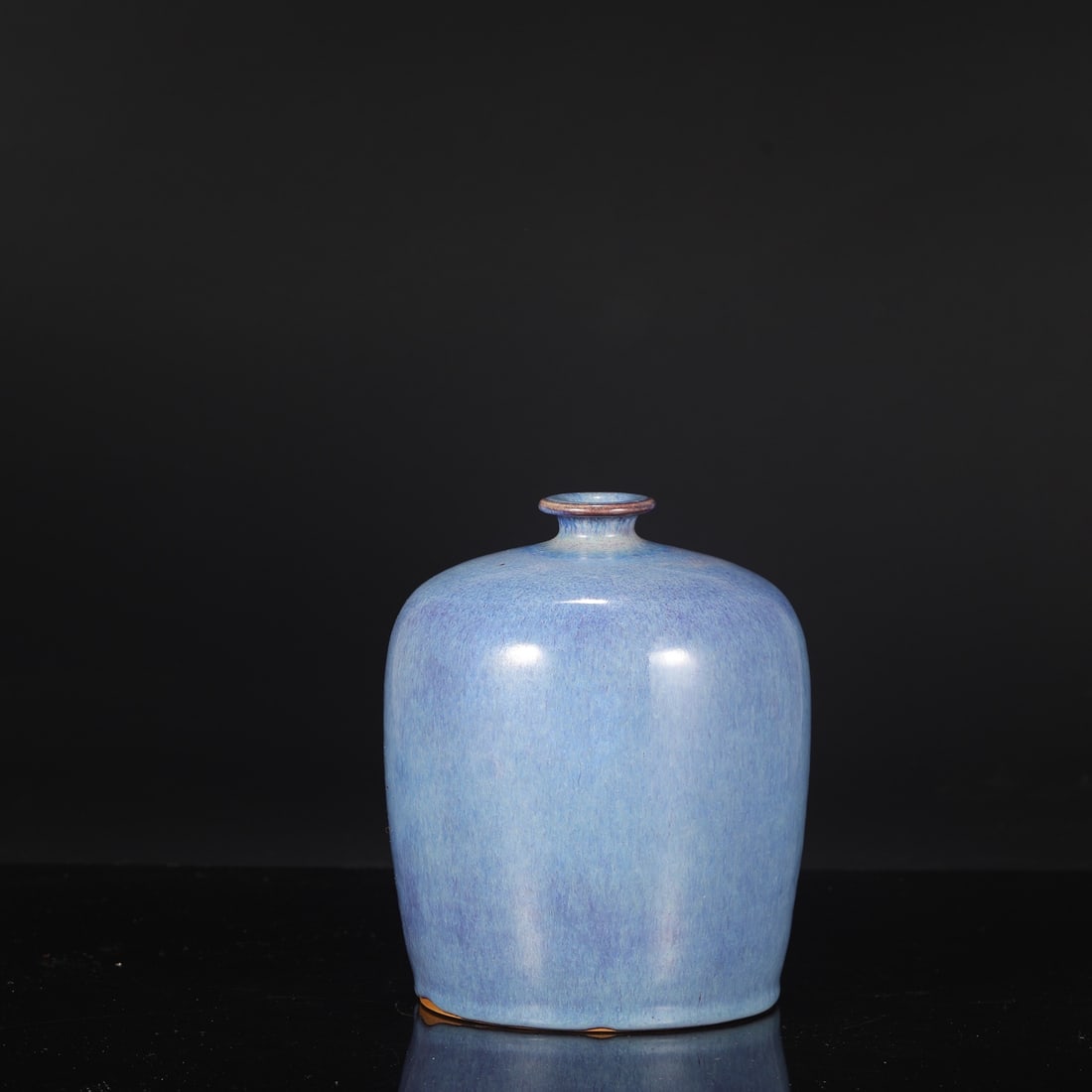 A large Northern Song Dynasty Jun ware plum vase with grape-purple glaze, formerly in the: Dimensions: Height 20.5 cm, Mouth diameter 4.5 cm, Belly diameter 15 cm.