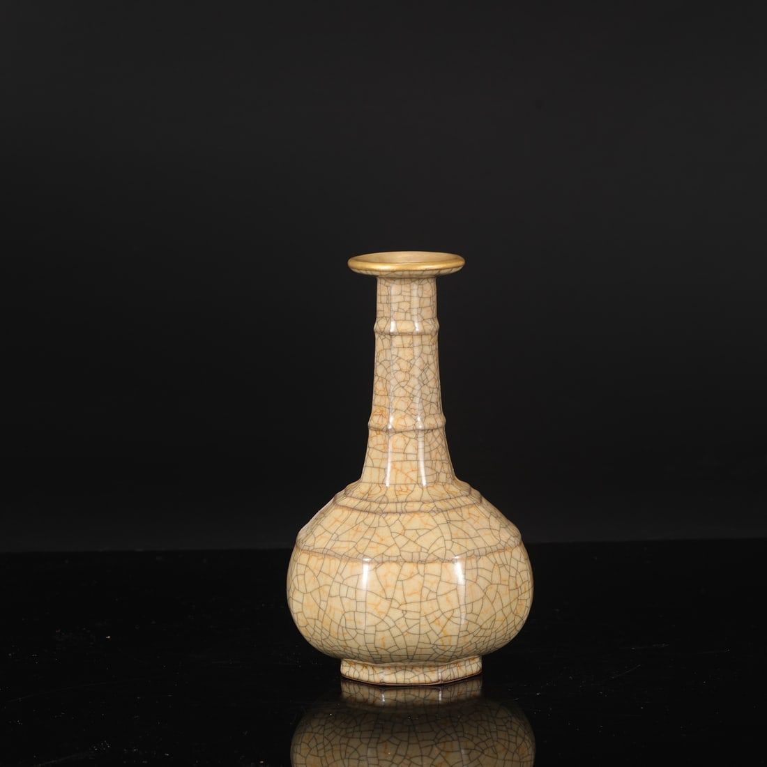 A Northern Song Dynasty Ge ware octagonal bamboo-knot vase with a beige glaze and gold-inlaid rim,: Dimensions: Height 24 cm, Mouth diameter 6.5 cm, Belly diameter 13.5 cm.