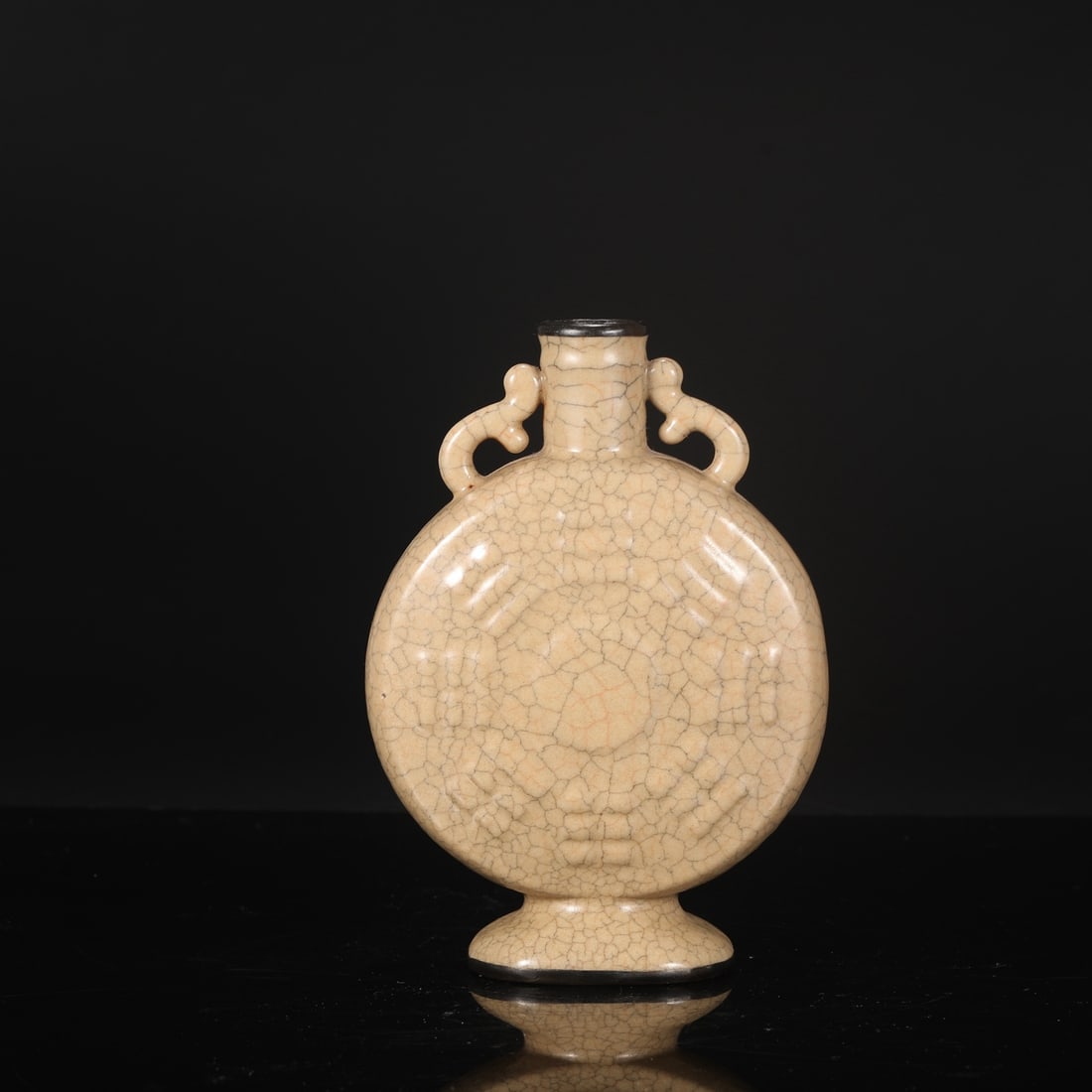 A large, flat bottle with a beige glaze and silver inlay, formerly from the Northern Song Dynasty,: Dimensions: Height 22.5 cm, Mouth Diameter 3.5 cm, Belly Diameter 15.5 cm.