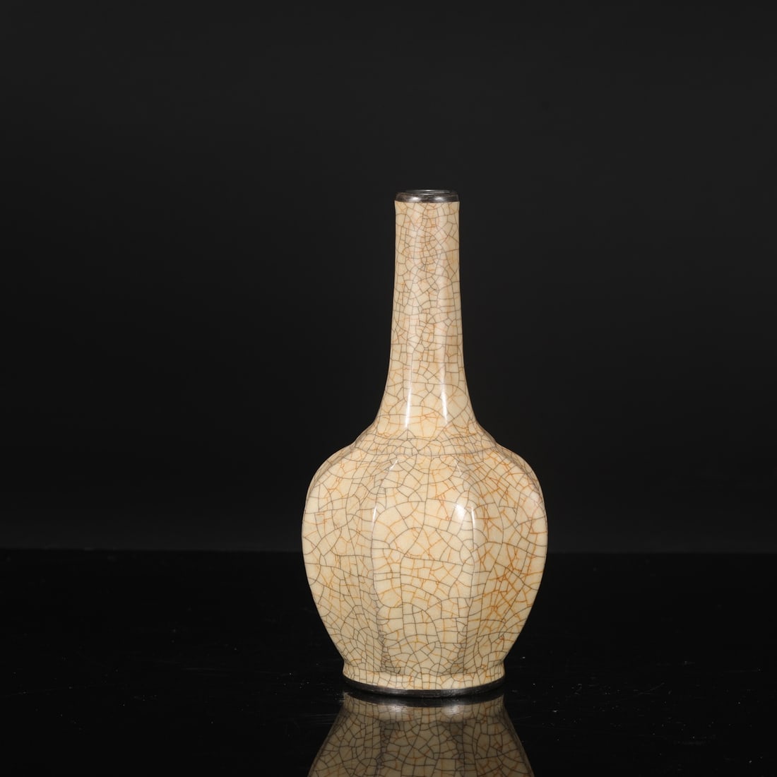 A Northern Song Dynasty Ge ware octagonal vase with a beige glaze and silver rim, formerly in my: Dimensions: Height 25.5 cm, Mouth diameter 3 cm, Belly diameter 12 cm.