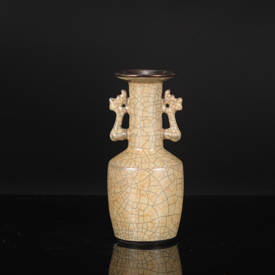 A Northern Song Dynasty Ge ware vase with a beige glaze and silver-rimmed phoenix-ear handles,: Dimensions: Height 24 cm, Mouth diameter 8.5 cm, Belly diameter 10 cm.
