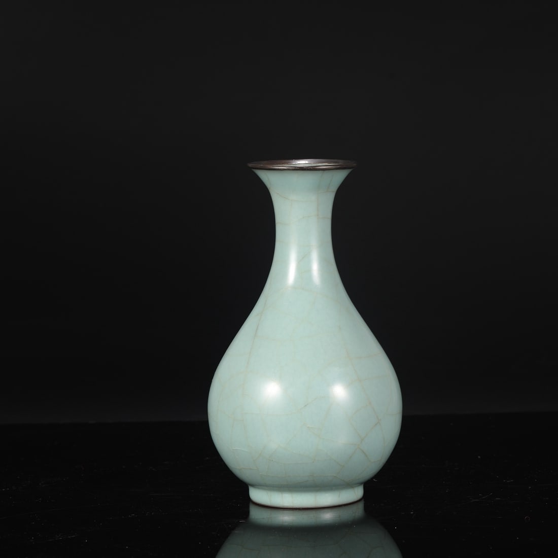 A large celadon vase with silver rim from the Southern Song Dynasty official kiln, inscribed with an: Dimensions: Height 24.5 cm, Mouth diameter 8 cm, Belly diameter 13 cm.