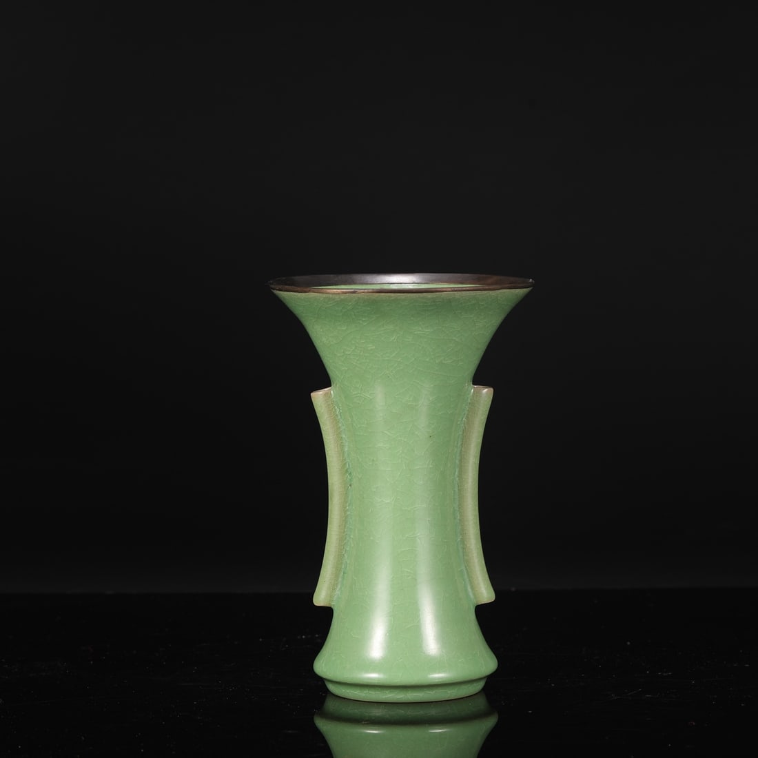 A Northern Song Dynasty Ru ware inscription, emerald green glaze with crackle pattern, large floral: Dimensions: Height 22 cm, Mouth diameter 24 cm, Belly diameter 9 cm.