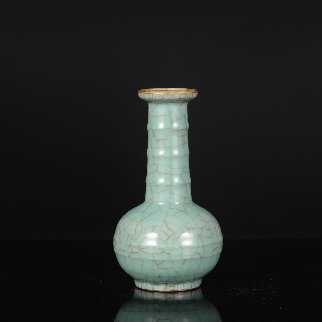 The Southern Song Dynasty official kiln celadon vase with gold-inlaid clasp and large string: Dimensions: Height 24 cm, Mouth diameter 7 cm, Belly diameter 13 cm.