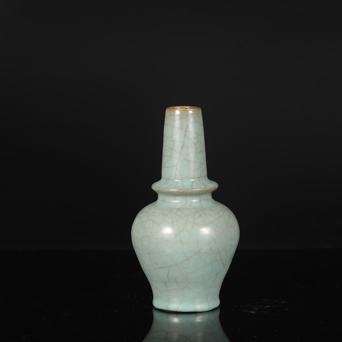 A Southern Song Dynasty official kiln celadon vase with gold-inlaid clasp, formerly in my (1 of 7)
