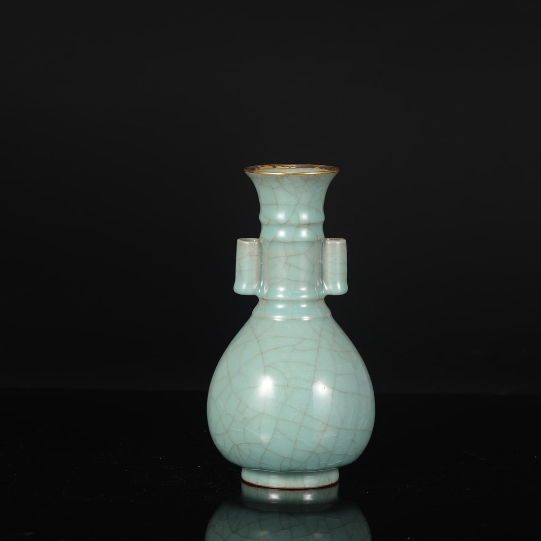 A Southern Song Dynasty official kiln celadon vase with gold-inlaid handles, formerly in my: Dimensions: Height 23 cm, Mouth diameter 7 cm, Belly diameter 11 cm.