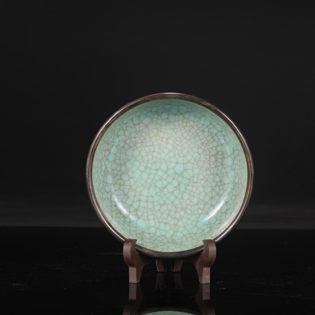 A Northern Song Dynasty Ru ware sky-blue glazed, ice-crack pattern, deep-bodied, round washer with a: Dimensions: Height 6 cm, Mouth Diameter 16.5 cm.