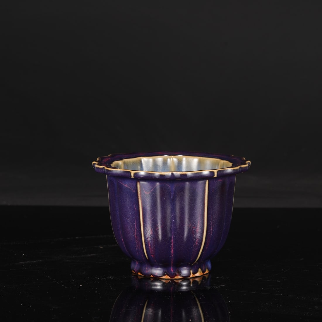 A large Northern Song Dynasty Jun ware flowerpot with rose-purple-red glaze and melon-shaped ribs,: Dimensions: Height 12 cm, Diameter 16 cm.