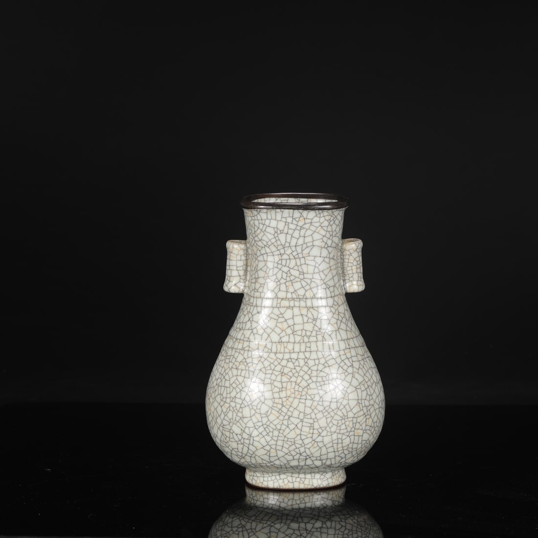 A Northern Song Dynasty Ge ware vase with a creamy white glaze and silver-rimmed handles, formerly: Dimensions: Height 24.5 cm, Mouth diameter 9 cm, Belly diameter 14.5 cm.