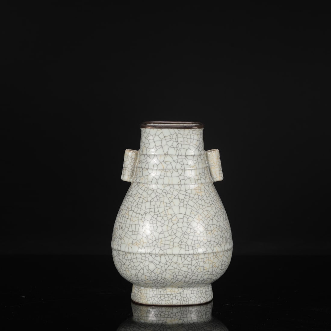A Northern Song Dynasty Ge ware vase with a creamy white glaze and silver-rimmed handles, bearing an: Dimensions: Height 23.5 cm, Mouth diameter 8.5 cm, Belly diameter 15 cm.
