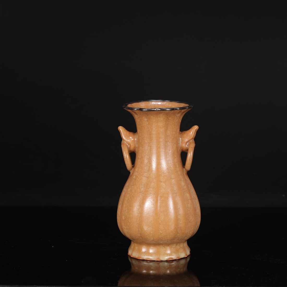 A Southern Song Dynasty official kiln vase with a beige glaze, ice-crack pattern, and inlaid silver (1 of 8)