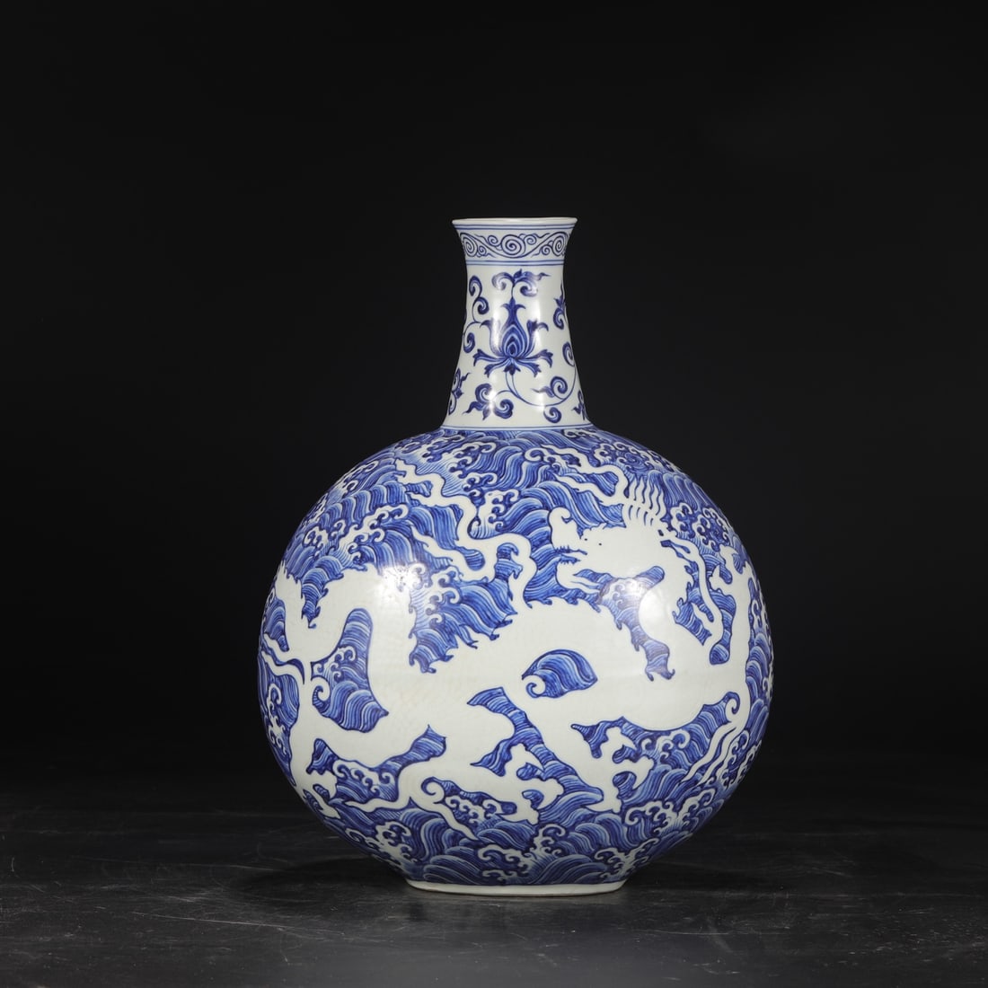 A large, flattened blue-and-white porcelain bottle from the Yongle period of the Ming dynasty,: Dimensions: Height 44.5 cm, Mouth diameter 8 cm, Belly diameter 34 cm.