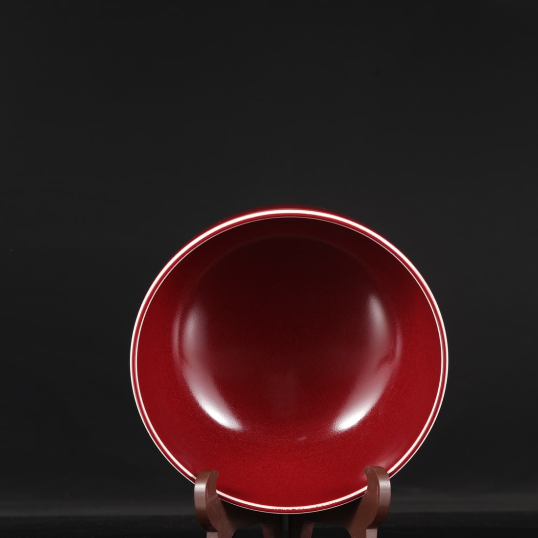 A large, deep-bodied bowl with a gem-red glaze from the Ming Dynasty, formerly in the collection.: Height: 10 cm, Mouth Diameter: 19 cm