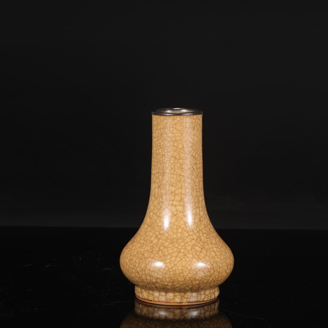 A Southern Song Dynasty official kiln beige-glazed, ice-crack patterned, silver-rimmed,: Height: 21.5 cm, Mouth Diameter: 5.5 cm, Belly Diameter: 12.5 cm