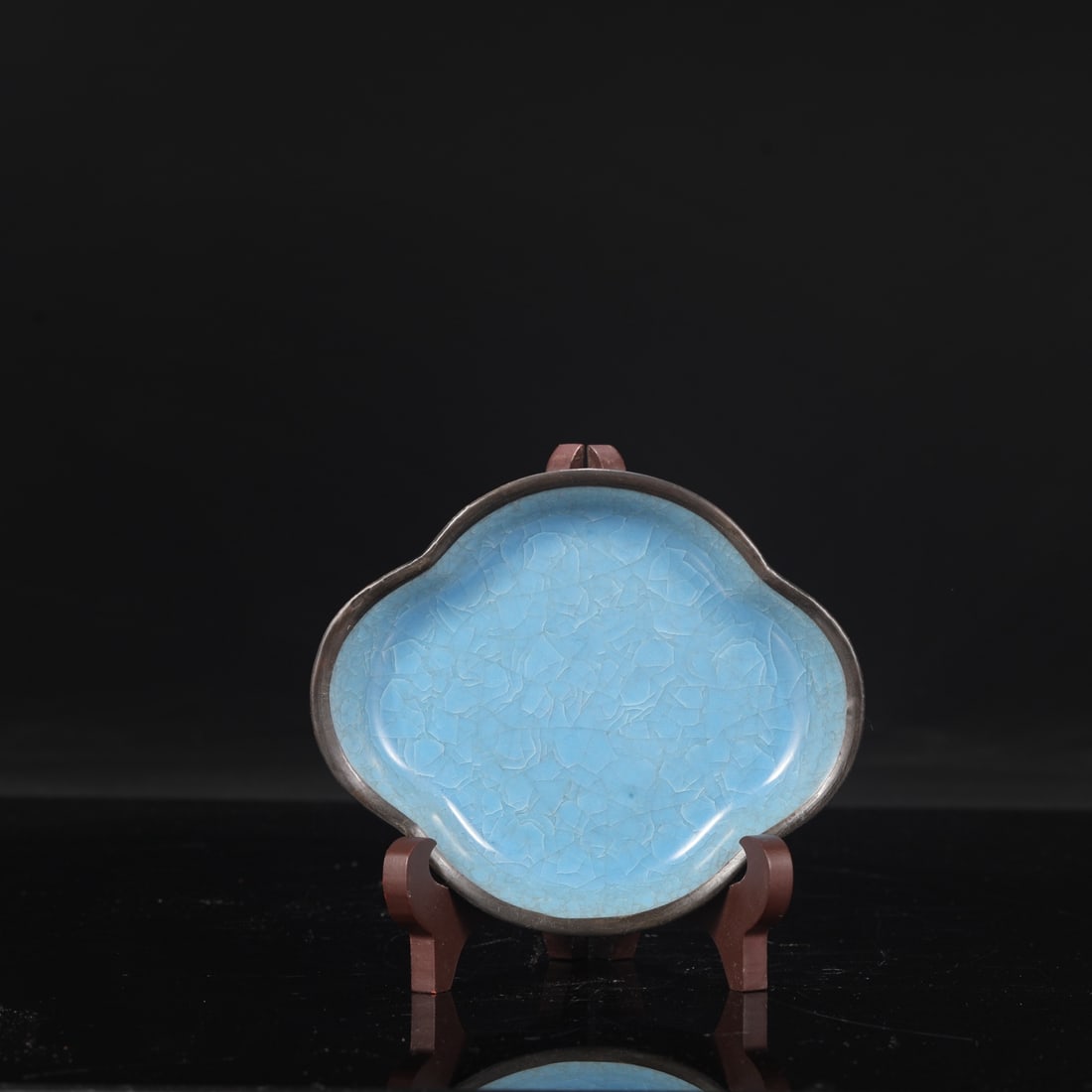 A Northern Song Dynasty Ru ware sky-blue glazed silver-rimmed begonia-shaped washer with ice-crack: Height: 3 cm, Length: 15.5 cm
