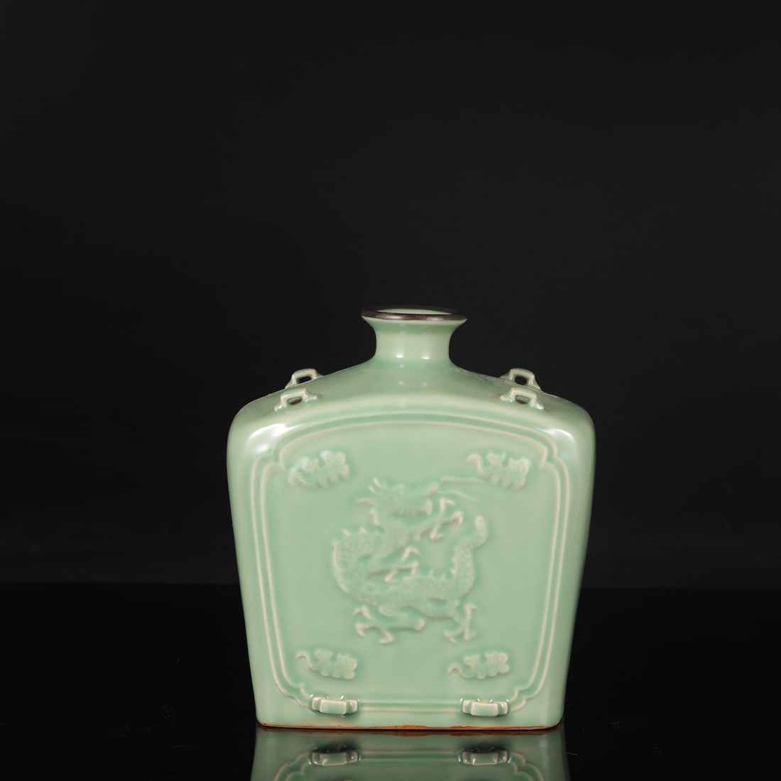 A Yuan Dynasty Longquan celadon flat bottle with four handles inlaid with silver dragon design and: Height: 24 cm, Mouth diameter: 6 cm, Belly diameter: 21 cm