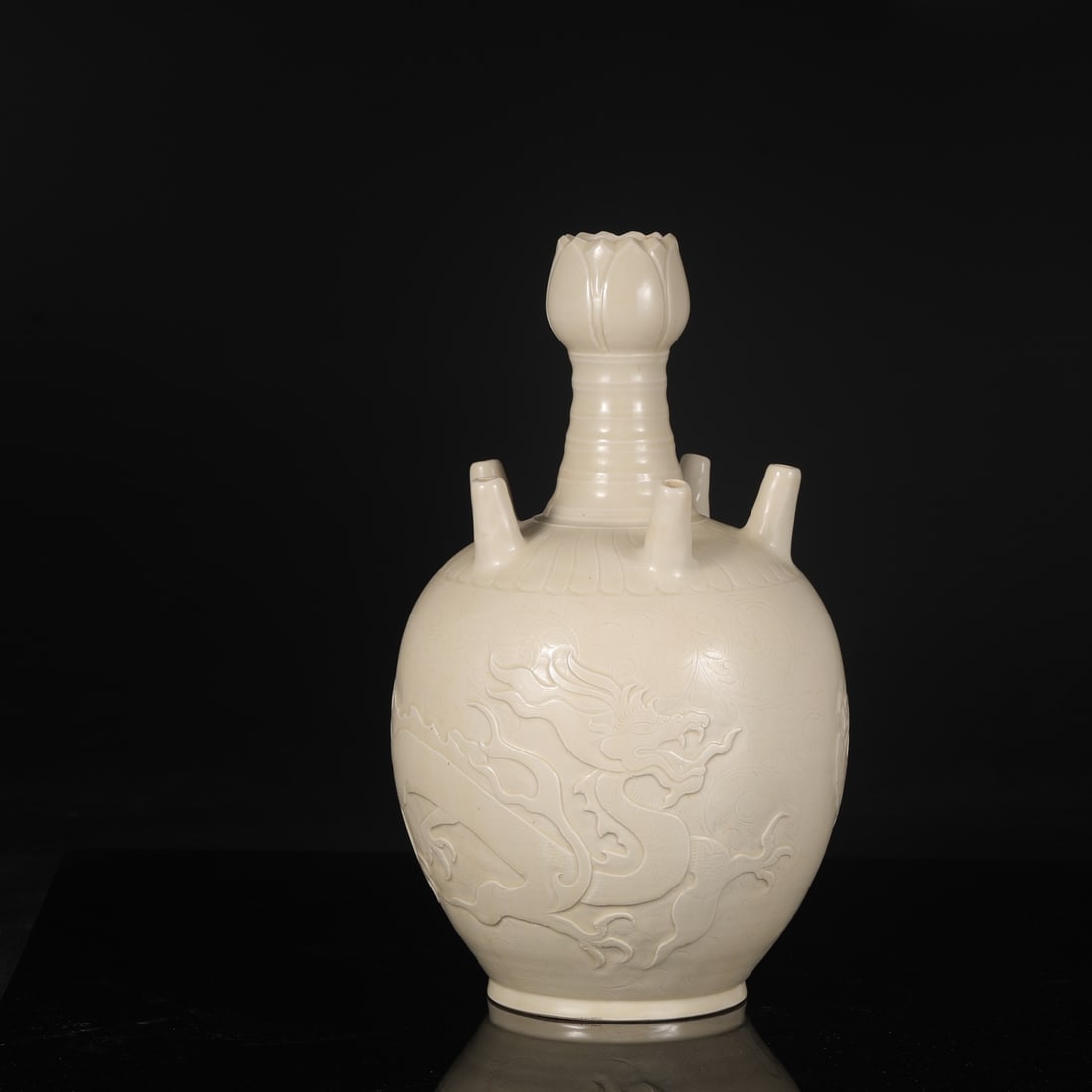 A large Northern Song Dynasty Ding ware white-glazed vase with carved dragon and phoenix scroll: Height: 38.5 cm, Mouth diameter: 5.5 cm, Belly diameter: 21 cm