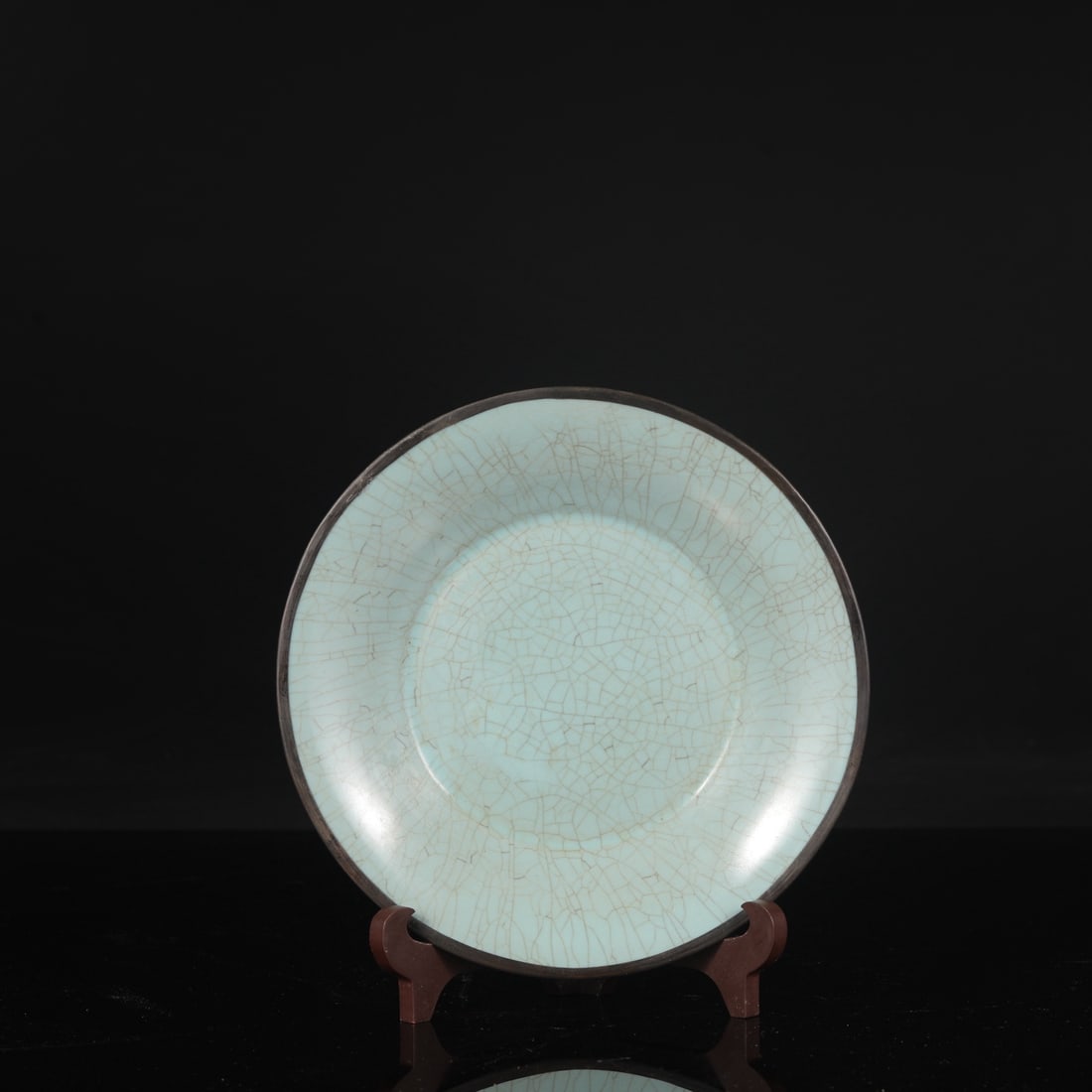 A large Northern Song Dynasty Ru ware celadon-glazed dish with a silver rim and folded waist,: Height: 3.5 cm, Diameter: 22 cm