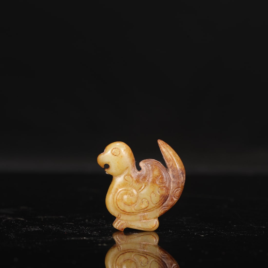 Jade phoenix pendant from the Shang and Zhou dynasties (formerly in the collection). (1 of 7)