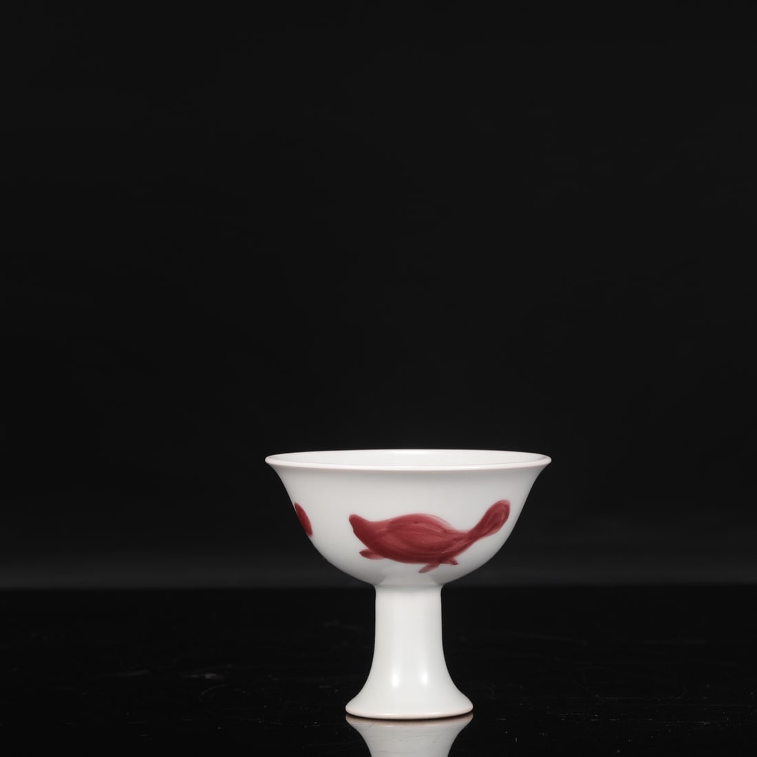 A Ming Dynasty Xuande period underglaze red fish-patterned stem cup, formerly in the collection.: Height: 9 cm, Mouth diameter: 10.5 cm
