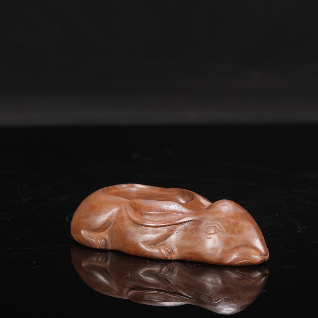 The Northern Song Dynasty rabbit-shaped Chengni inkstone from the collection.: Length: 13 cm, Width: 6.5 cm