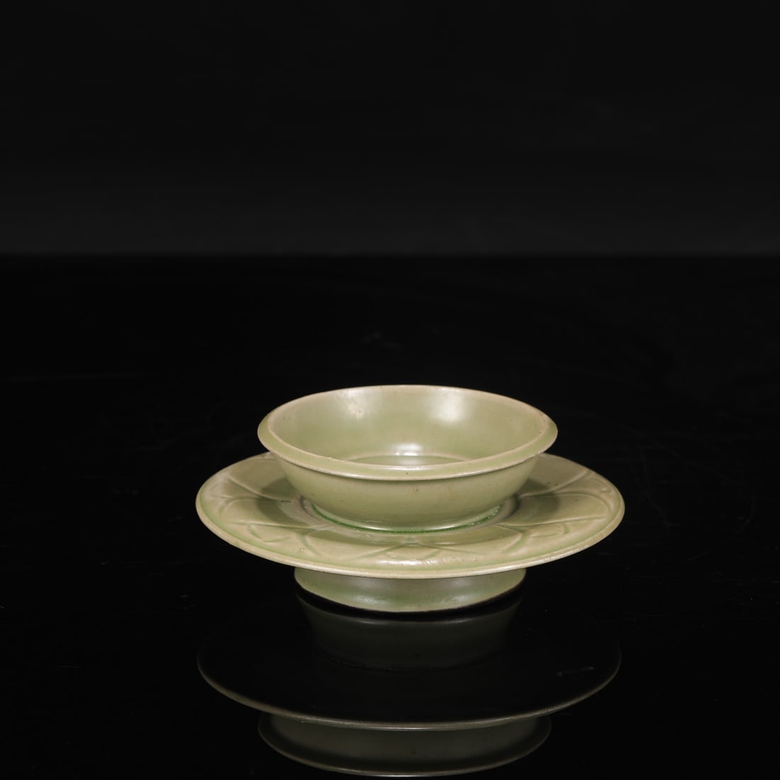 A Tang Dynasty Yue ware celadon tea saucer with a silver clasp, formerly in the collection.: Height: 5.5 cm, Diameter: 9 cm
