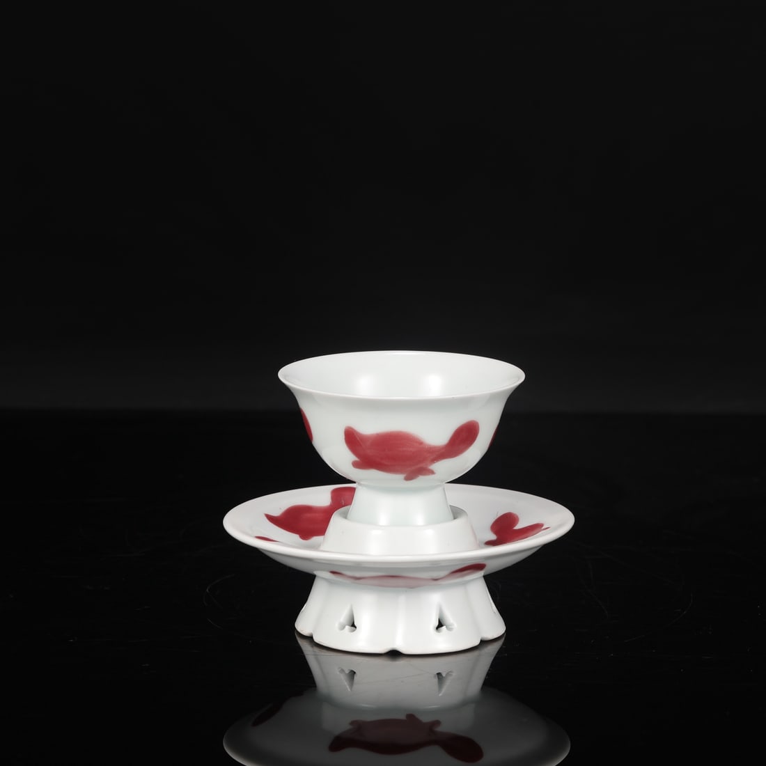 A set of underglaze red fish-patterned cups and saucers from the Yongle period of the Ming Dynasty,: Height: 9.5 cm, Mouth diameter: 8.5 cm, Saucer diameter: 12.5 cm
