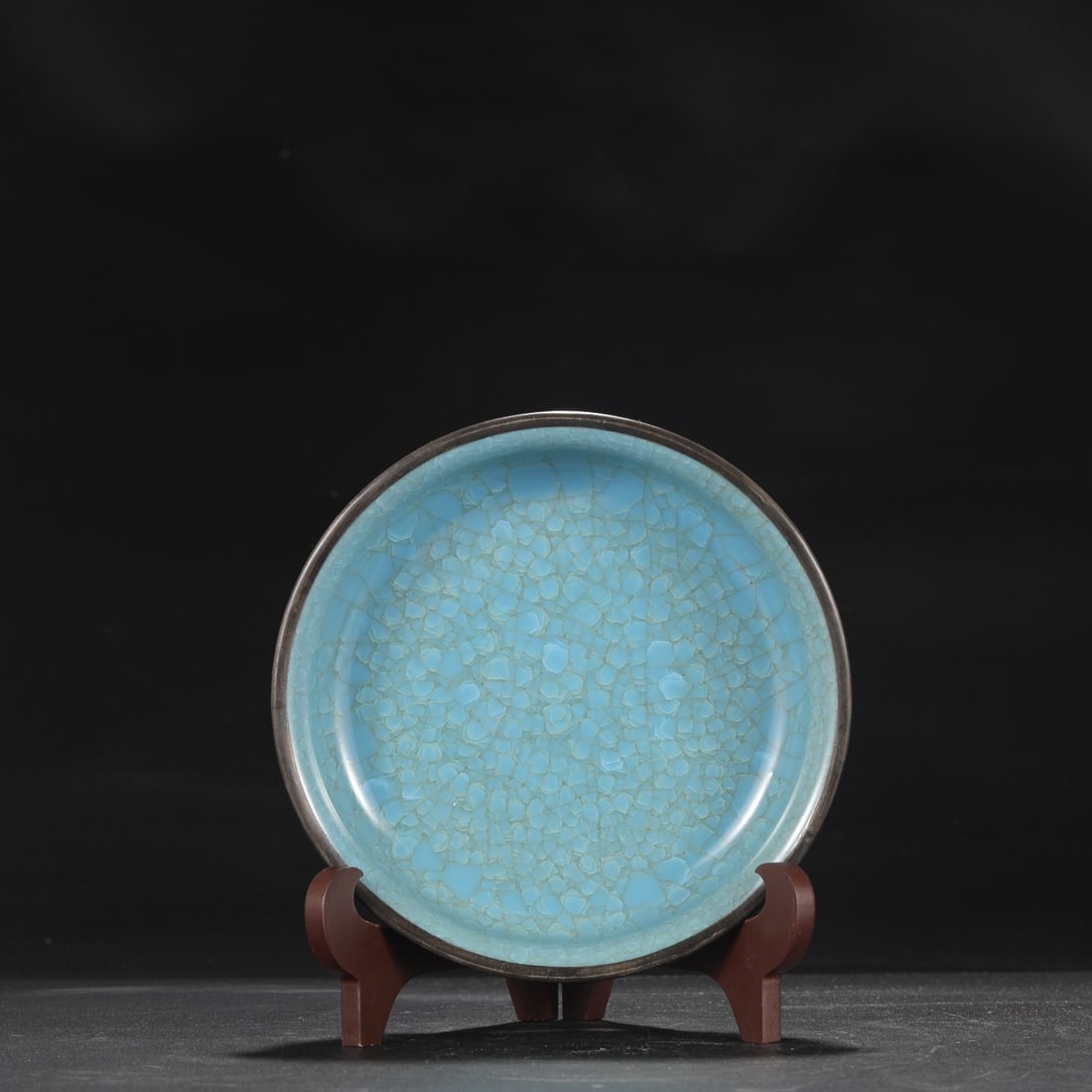 A large Northern Song Dynasty Ru ware celadon-glazed dish with crackle pattern and silver rim,: Height: 5.5 cm, Diameter: 19 cm
