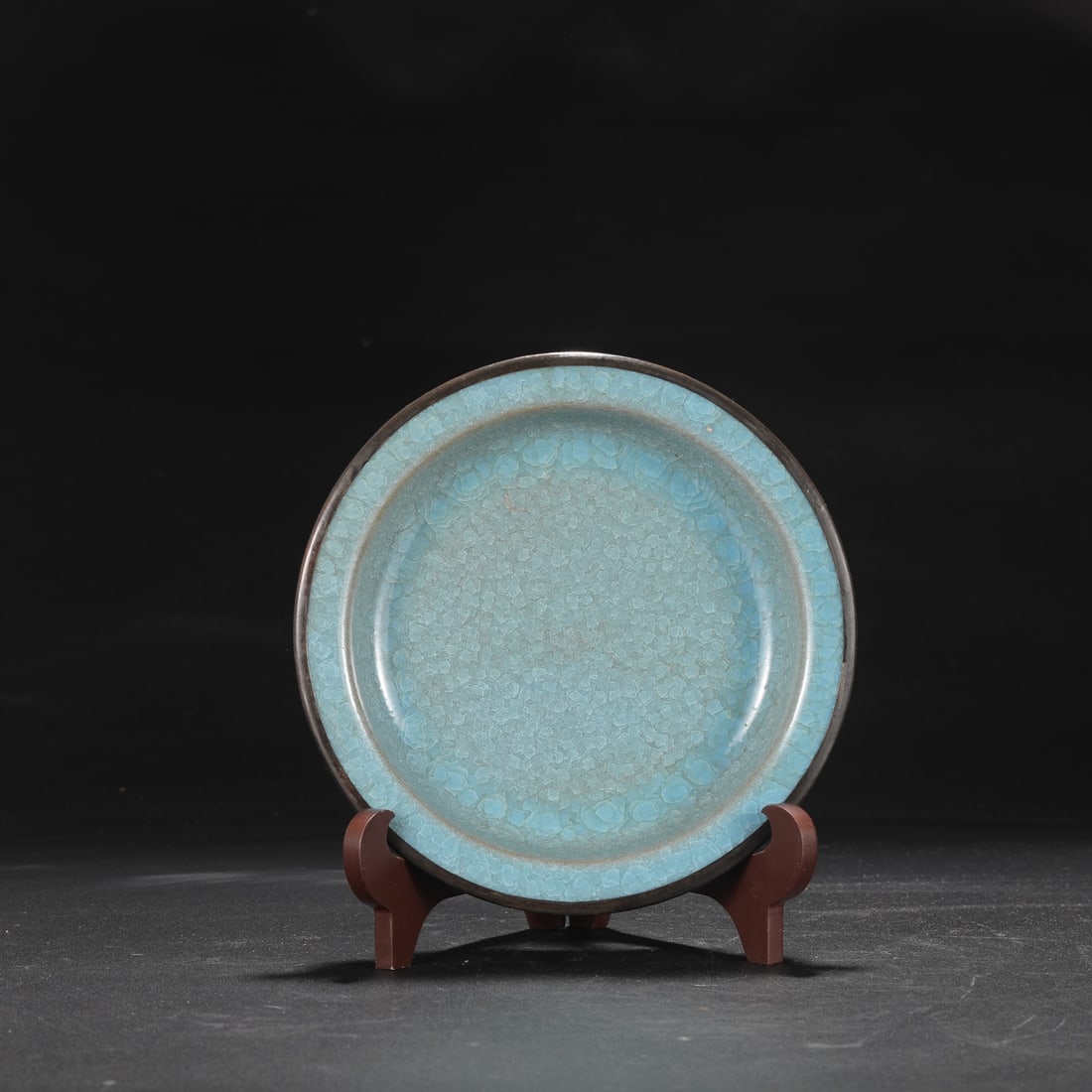 A large Northern Song Dynasty Ru ware dish with sky-blue glaze, ice-crack pattern, and silver rim,: Height: 4 cm, Diameter: 20.5 cm