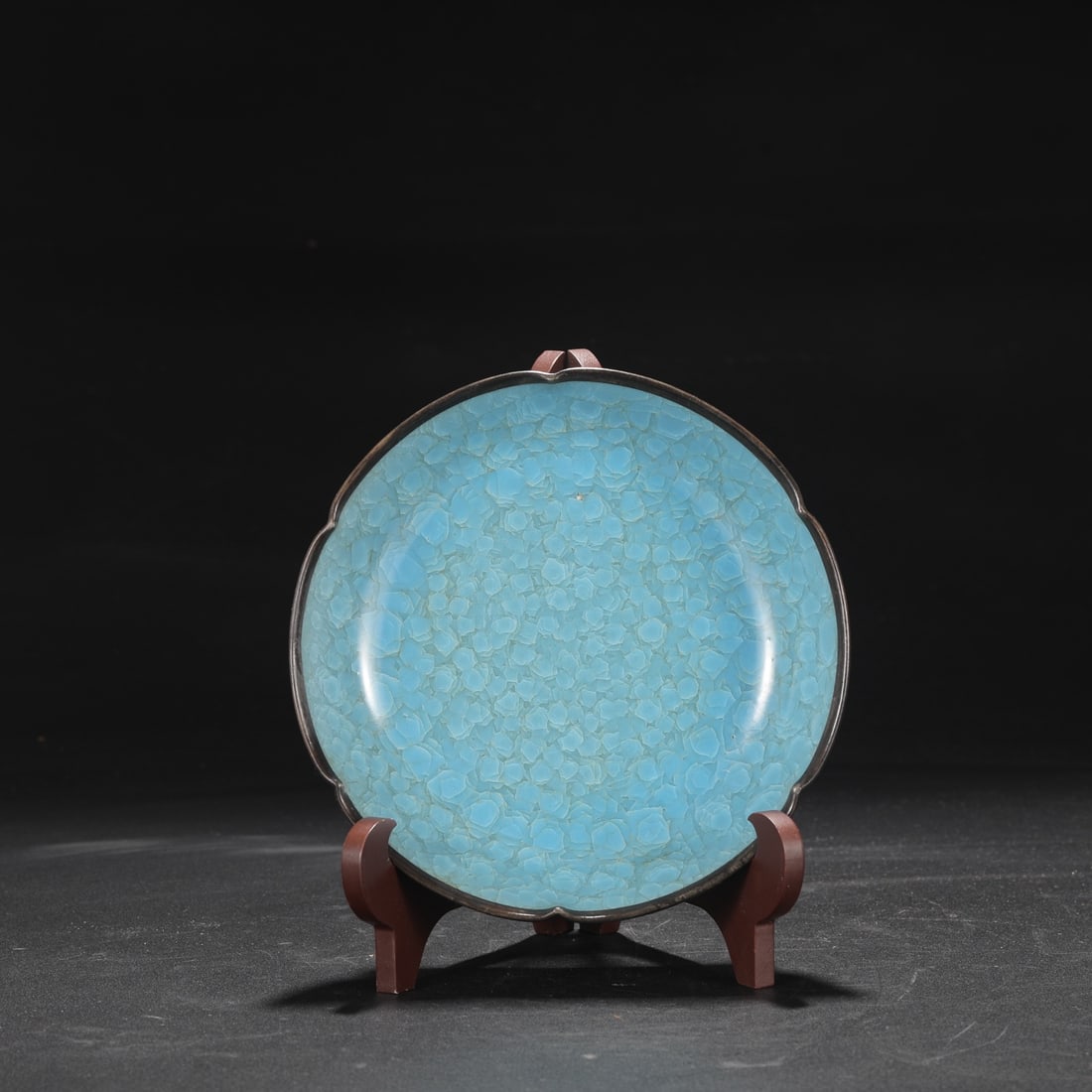 A large Northern Song Dynasty Ru ware celadon-glazed dish with crackle pattern and silver rim,: Height: 5 cm, Diameter: 18.5 cm