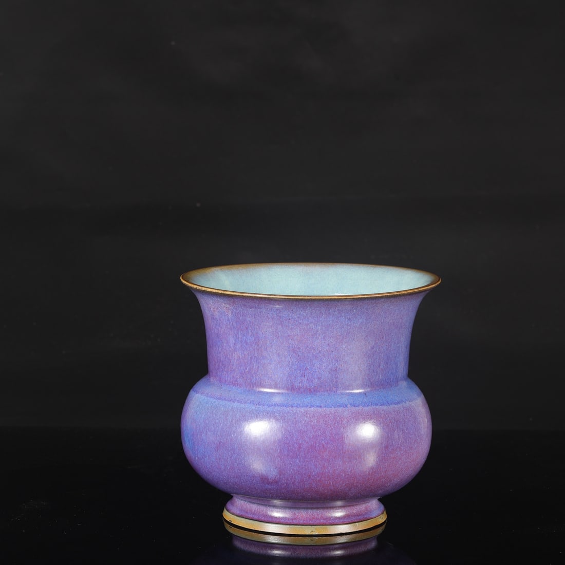 A Northern Song Dynasty Jun ware flowerpot in the shape of a spittoon with a grape-red and purple: Height: 20.5 cm, Mouth Diameter: 21 cm