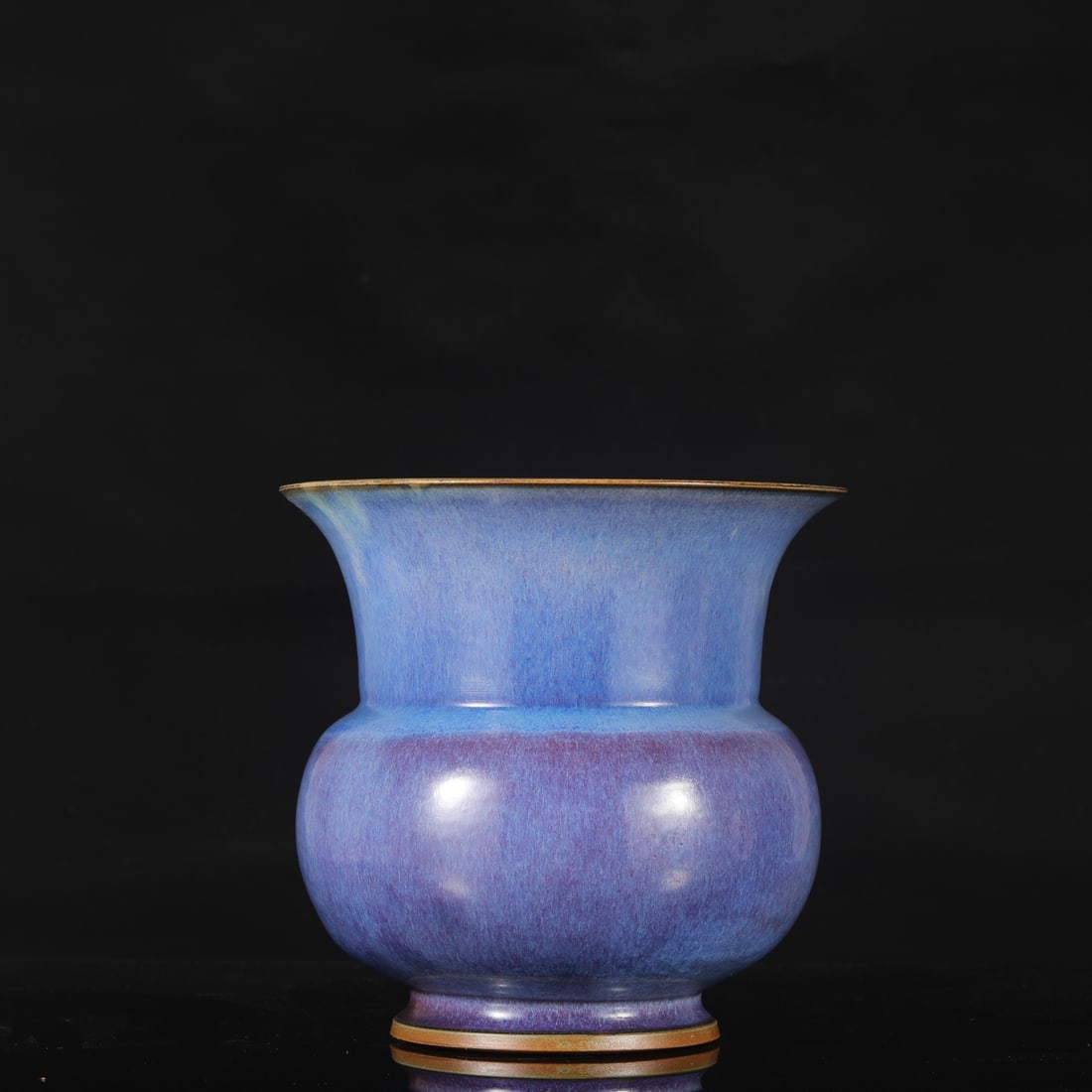 A Northern Song Dynasty Jun ware flowerpot in the shape of a spittoon with a grape-purple-red glaze,: Height: 23 cm, Mouth diameter: 23 cm, Belly diameter: 20 cm