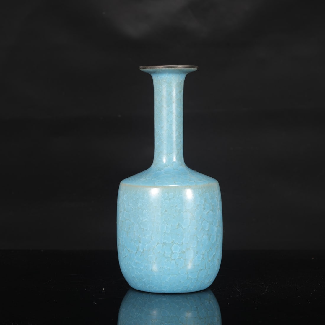 A Northern Song Dynasty Ru ware sky-blue glazed vase with ice-crack pattern and silver rim, bearing: Height: 27.5 cm, Mouth diameter: 7.5 cm, Belly diameter: 22.5 cm