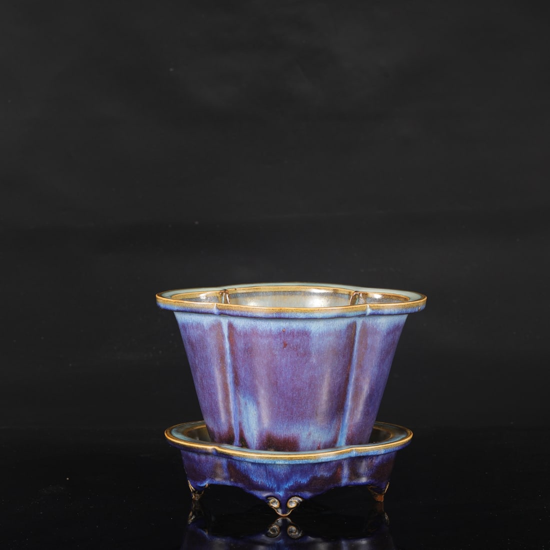 A set of Northern Song Dynasty Jun ware grape-purple-red glazed begonia flowerpots from the "Yangxin: Height: 19.5 cm, Mouth diameter: 23 cm, Base diameter: 22 cm