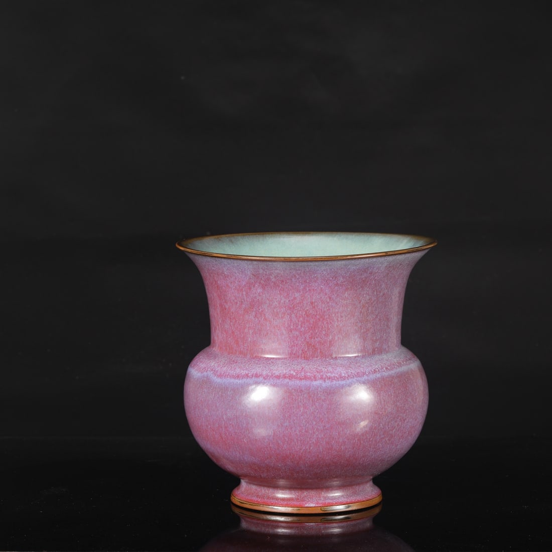 A large, spittoon-shaped flowerpot with a grape-red glaze from the Northern Song Dynasty Jun ware,: Height: 23 cm, Mouth Diameter: 23 cm